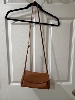 Classic Tan Crossbody Shoulder Bag ( online boutique)